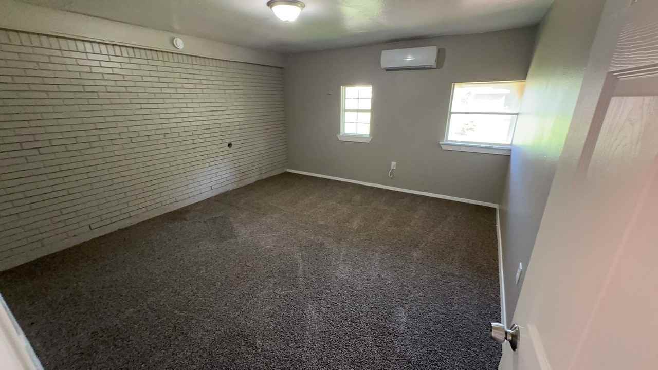 904 Sw 2nd St - Photo 6 of 17