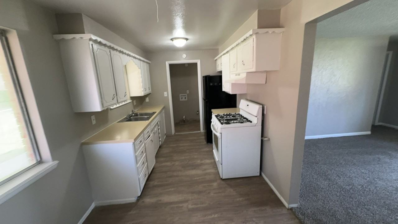 904 Sw 2nd St - Photo 5 of 17