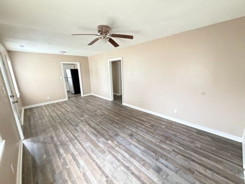 1600 Holbrook Ave - Photo 2 of 7