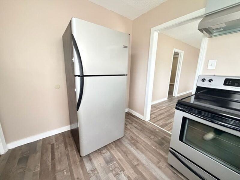 1600 Holbrook Ave - Photo 3 of 7