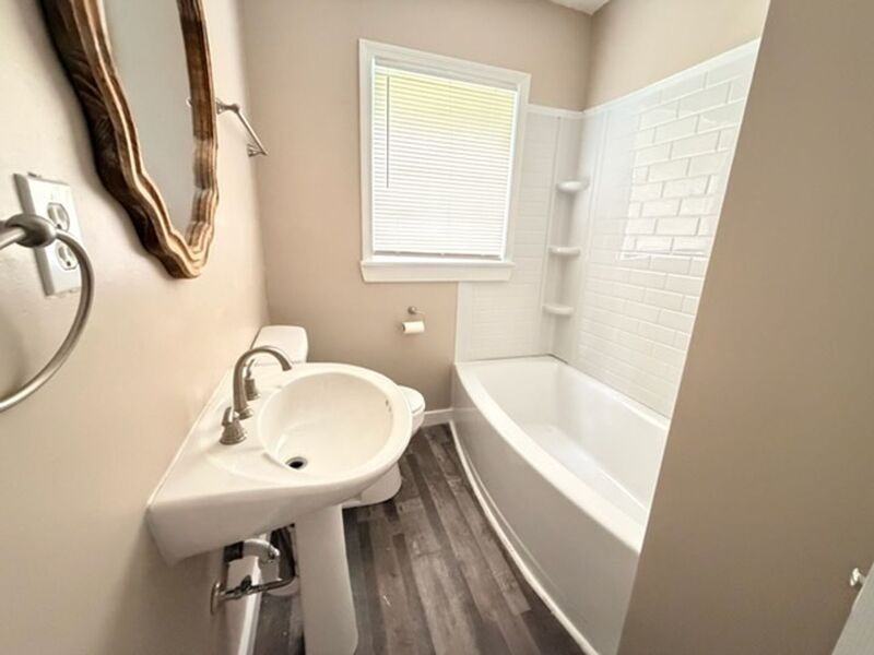 1600 Holbrook Ave - Photo 5 of 7