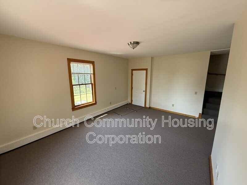 171 Conanicus Ave #D - Photo 4 of 14