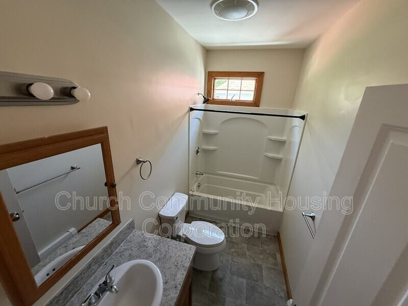 171 Conanicus Ave #D - Photo 7 of 14