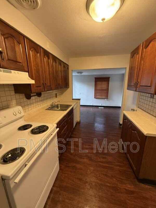 1254 Roxton Dr - Photo 4 of 11