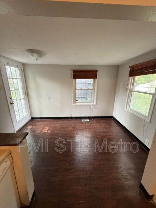 1254 Roxton Dr - Photo 5 of 11