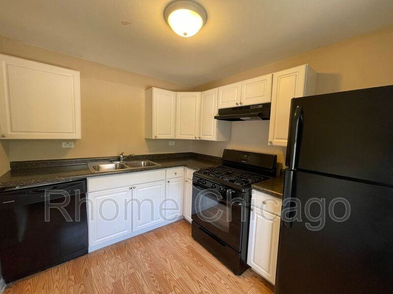 1406 Tonset Ln - Photo 2 of 23