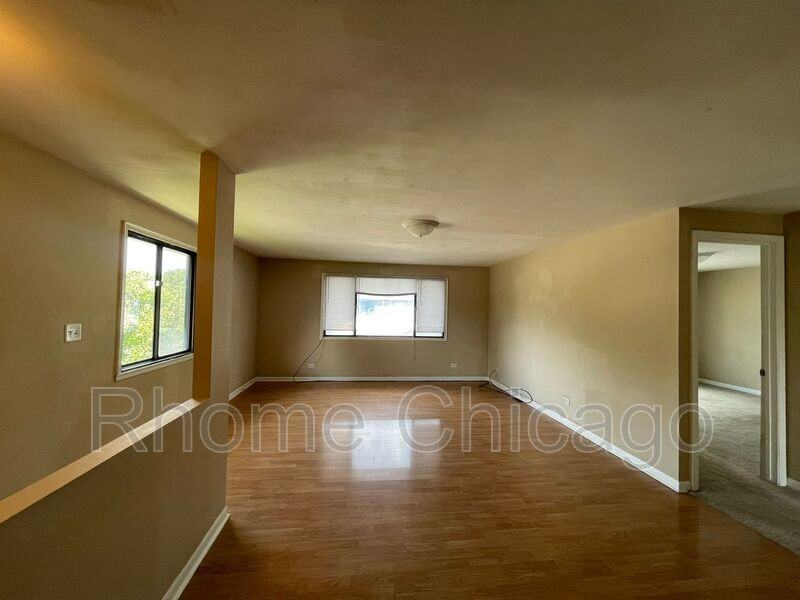 1406 Tonset Ln - Photo 3 of 23