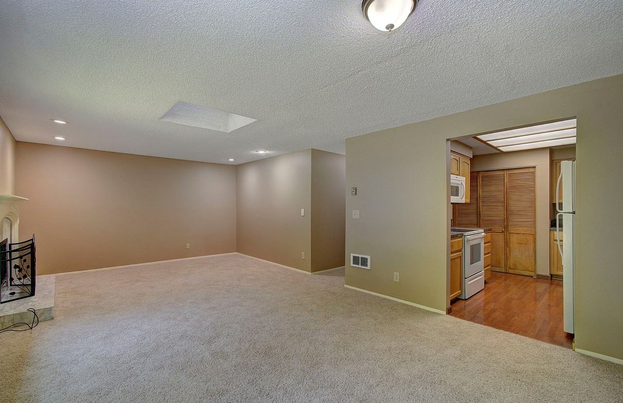 12516 Ne 5th St - Photo 3 of 32