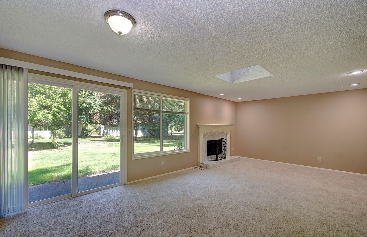 12516 Ne 5th St - Photo 4 of 32
