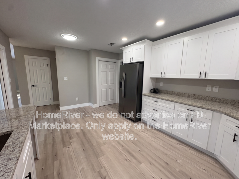 4780 Baywind Dr - Photo 3 of 8