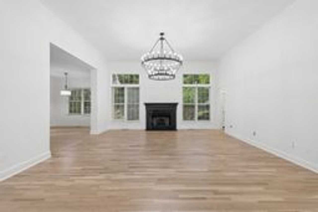 1013 Langley Ct - Photo 3 of 35