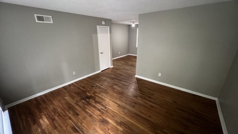4914 Biscoe Ave - Photo 5 of 9