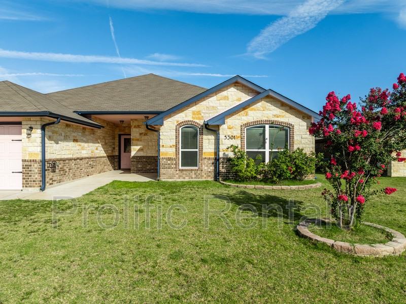 5301 Primavera Ln - Photo 4 of 30
