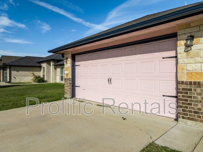 5301 Primavera Ln - Photo 6 of 30