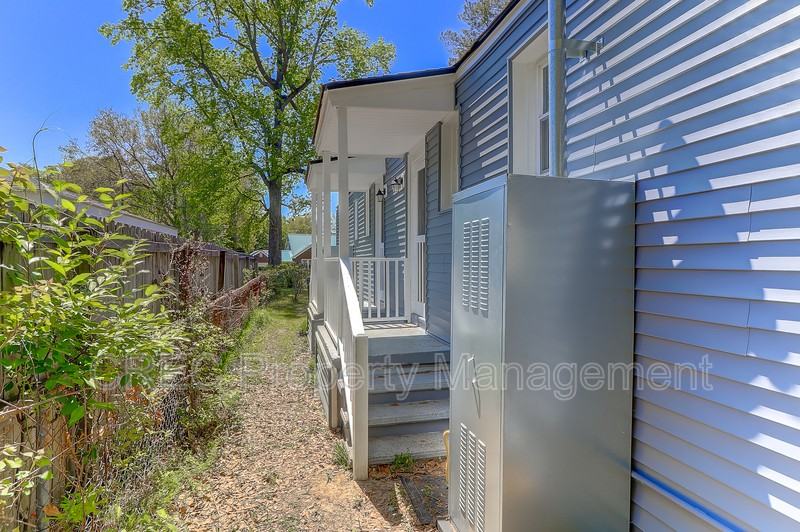 5002 Alpha St - Photo 6 of 30