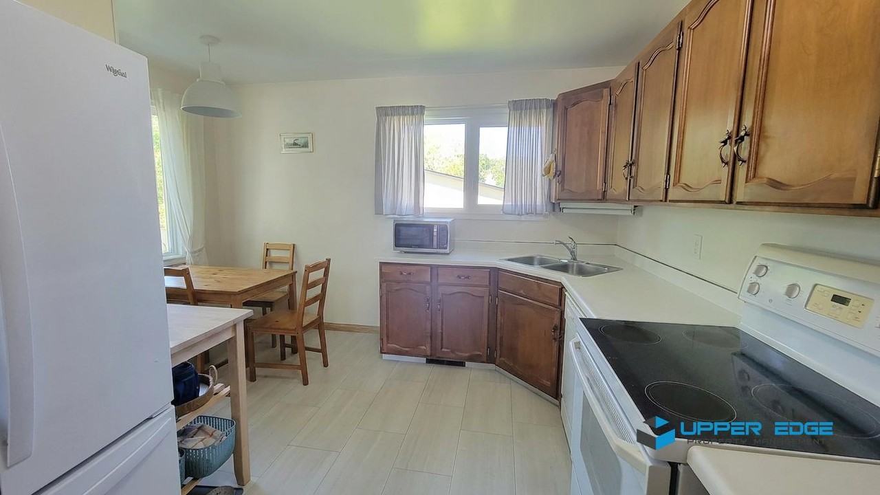 492 Stewart Street - Photo 4 of 17
