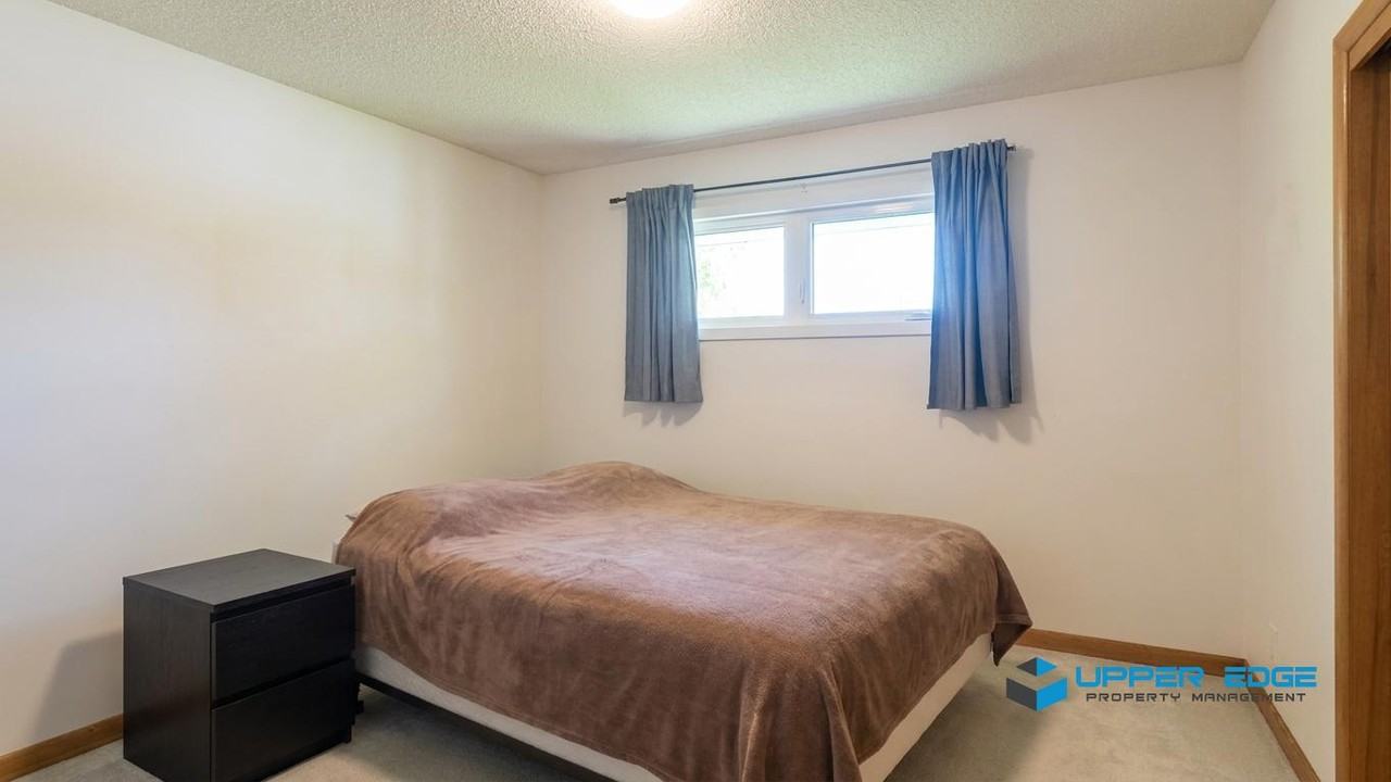 492 Stewart Street - Photo 5 of 17