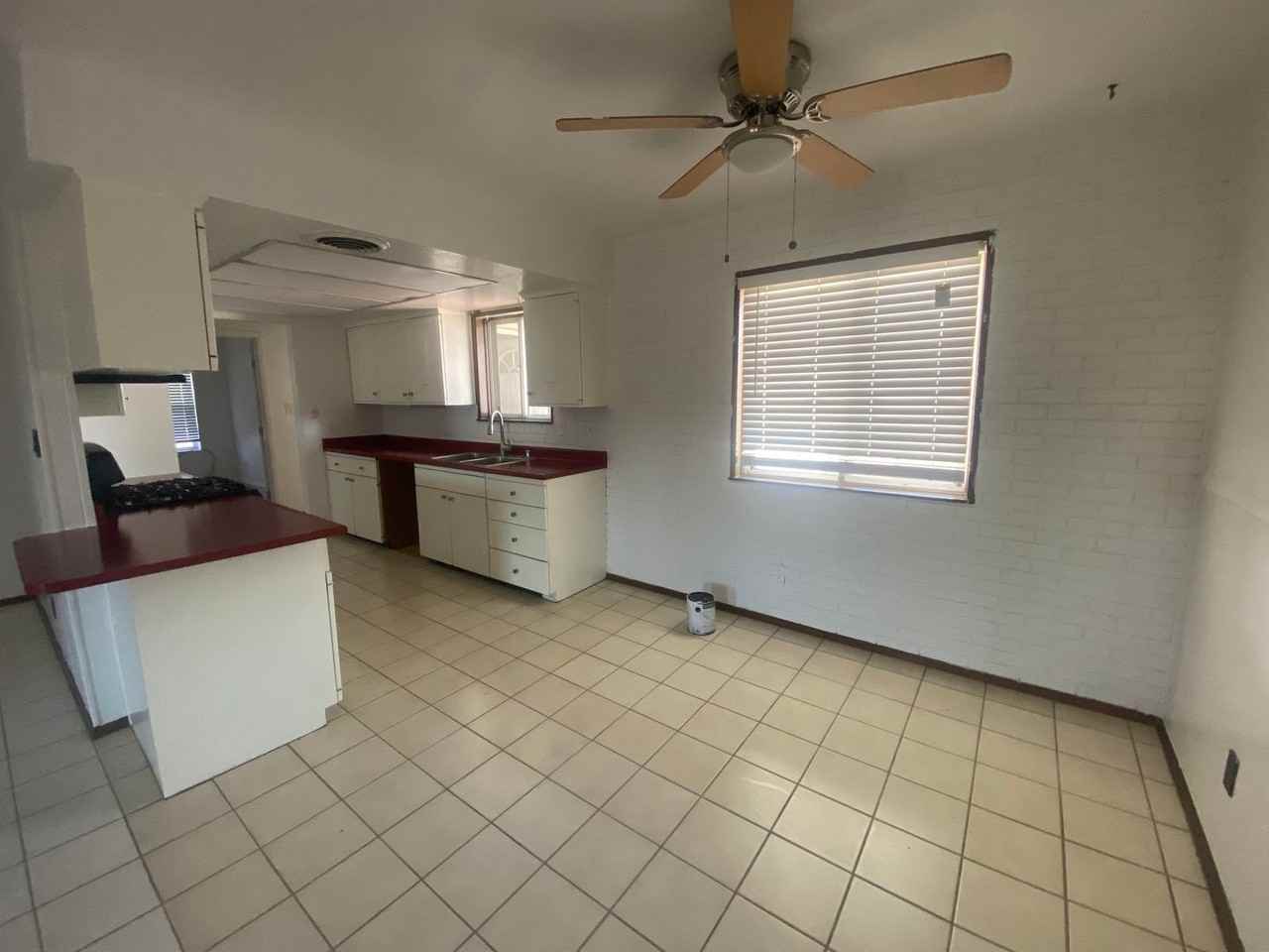 1733 Aspen Ave - Photo 3 of 16