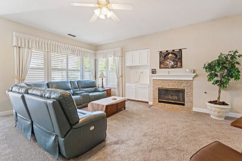 1121 Galston Dr - Photo 4 of 23