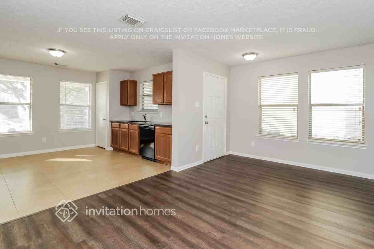 3603 Fuller Bluff Dr - Photo 4 of 16