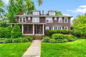 featured image of 2425 2425 Demington Drive - 2666 Scarborough Road