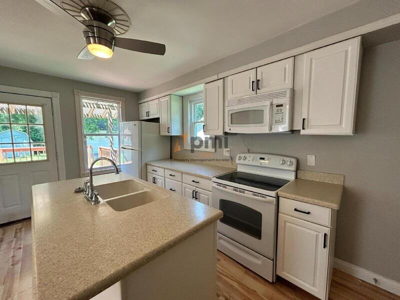 257 S 20th St - Photo 3 of 17