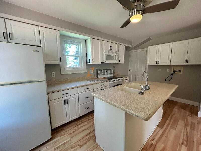 257 S 20th St - Photo 4 of 17