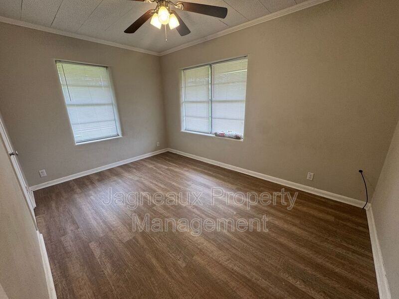 2518 Ernest St - Photo 6 of 8
