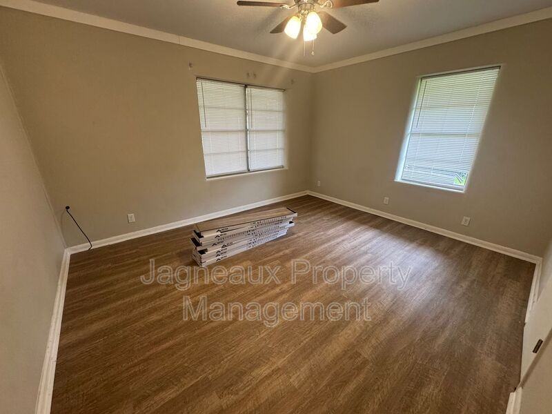 2518 Ernest St - Photo 7 of 8