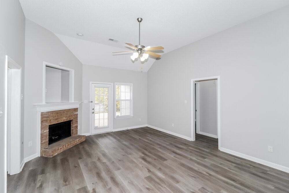 8750 Rogers Park Ave - Photo 6 of 17