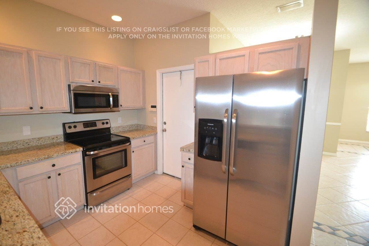 4455 Sunset Cay Cir - Photo 5 of 17