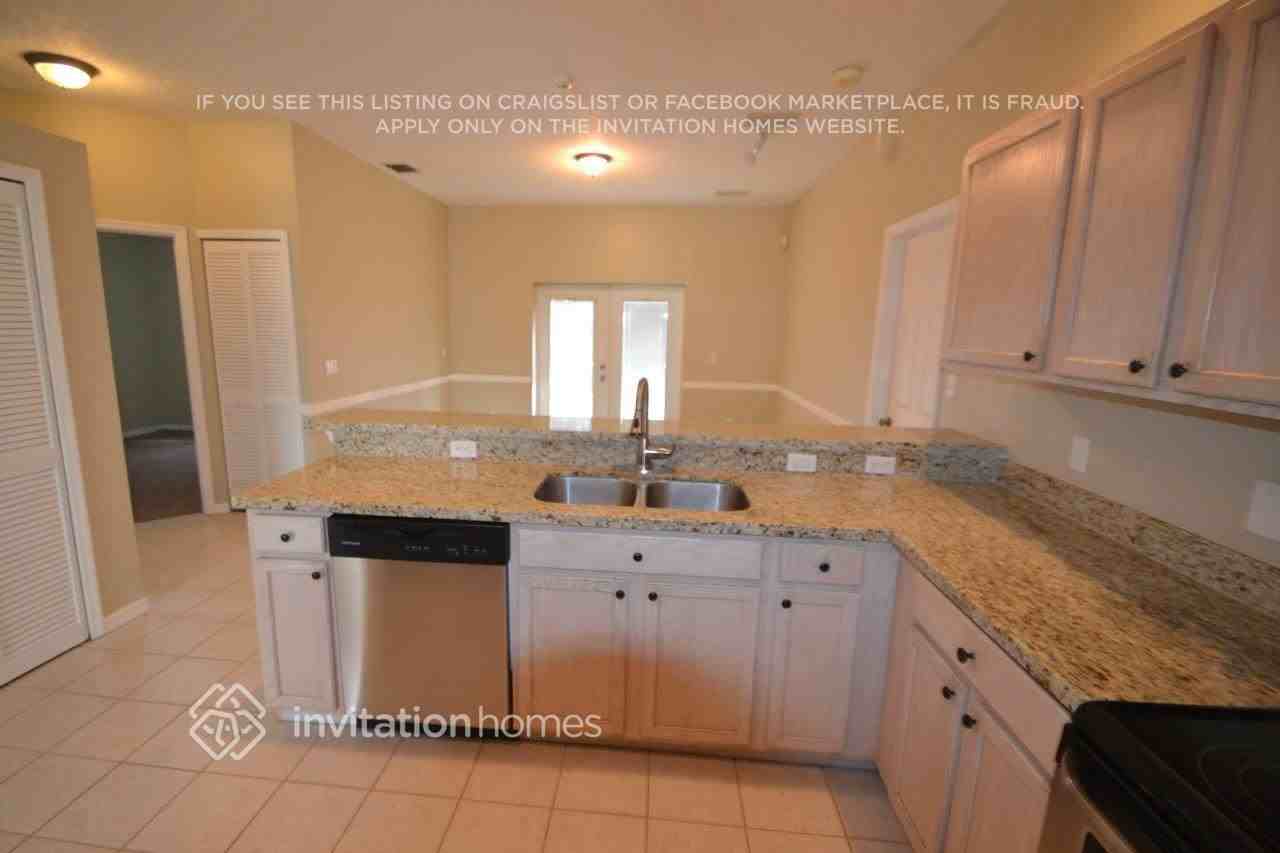 4455 Sunset Cay Cir - Photo 7 of 17