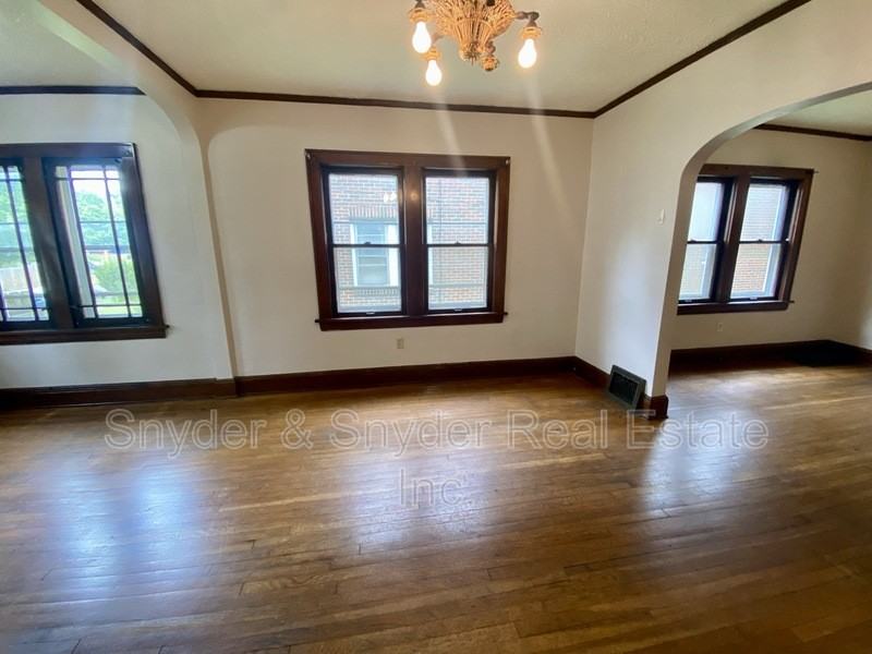 689 Schiller Ave #2 - Photo 3 of 14