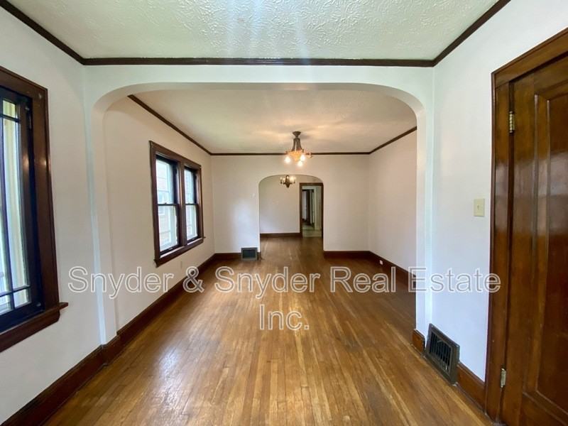 689 Schiller Ave #2 - Photo 5 of 14
