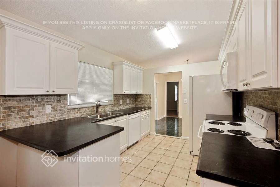 11307 Sw 167th St - Photo 6 of 18