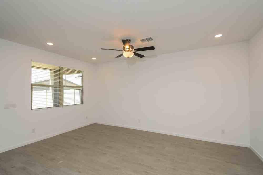 12641 W Daley Ln - Photo 5 of 19