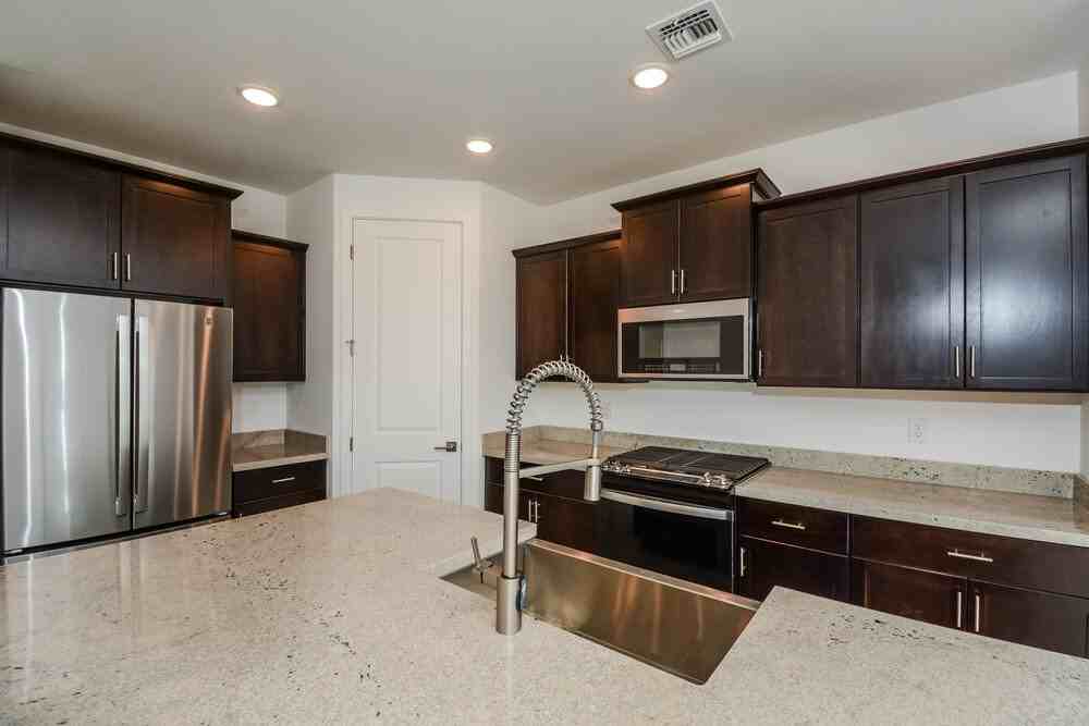 12641 W Daley Ln - Photo 7 of 19
