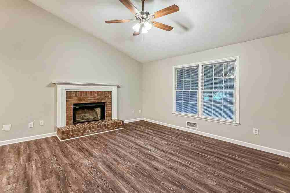 140 Loxley Ct - Photo 6 of 18