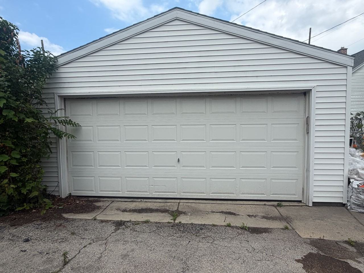 3504 S Clement Ave - Photo 2 of 9