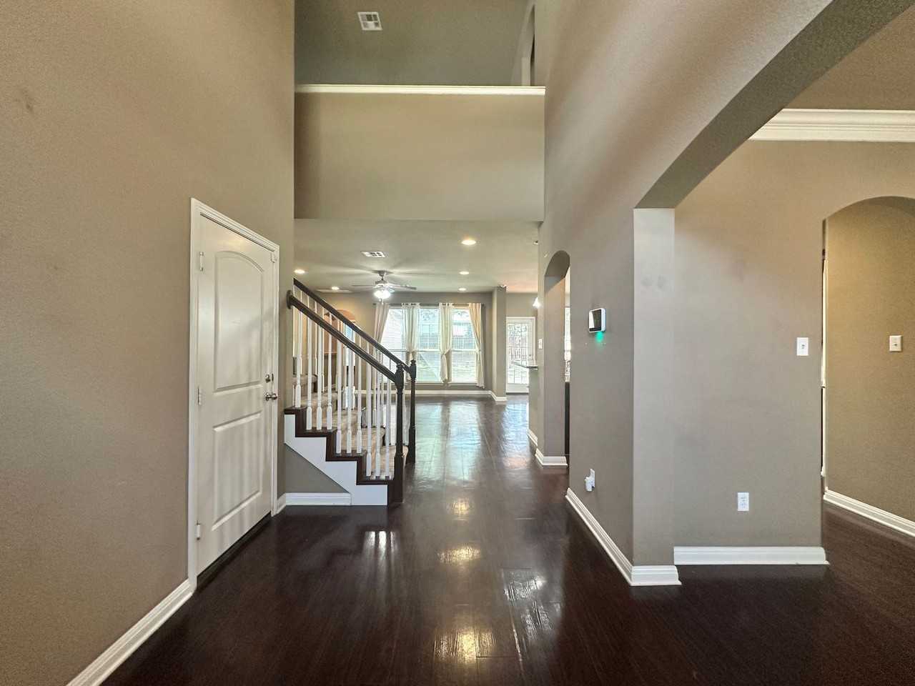 3509 Greyfriar Dr - Photo 2 of 44