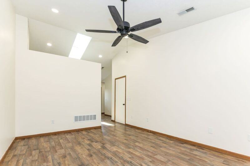 2193 Amarillo Ave - Photo 4 of 10