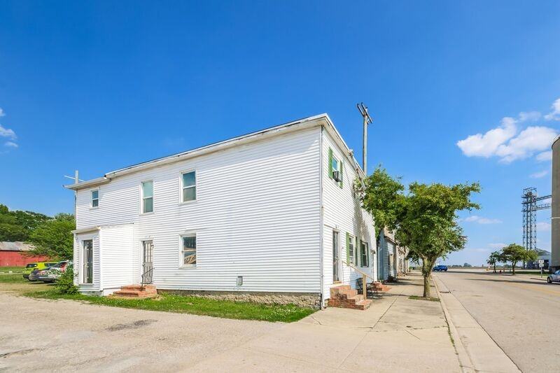 124 S Chillicothe St #4 - Photo 2 of 10