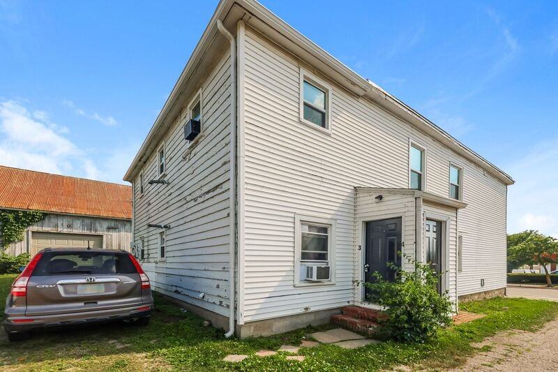 124 S Chillicothe St #4 - Photo 3 of 10