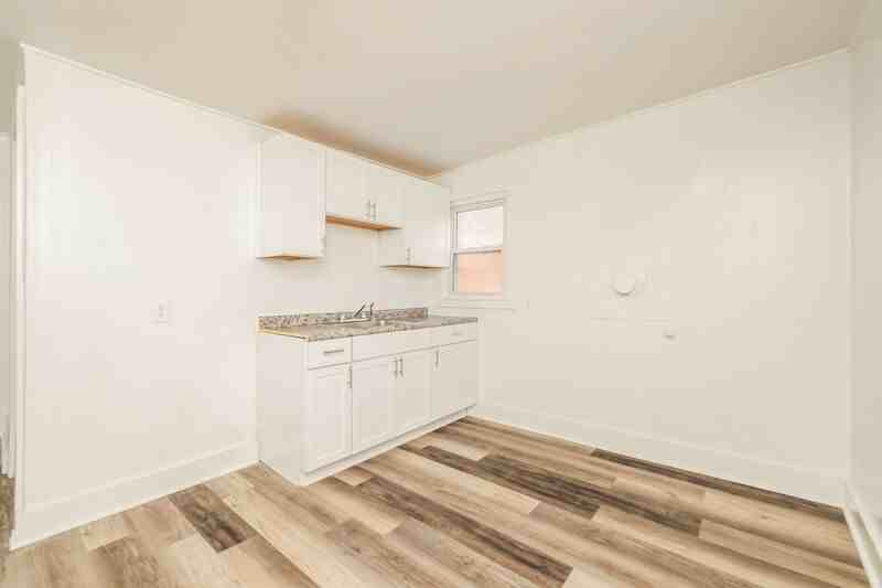 124 S Chillicothe St #4 - Photo 7 of 10