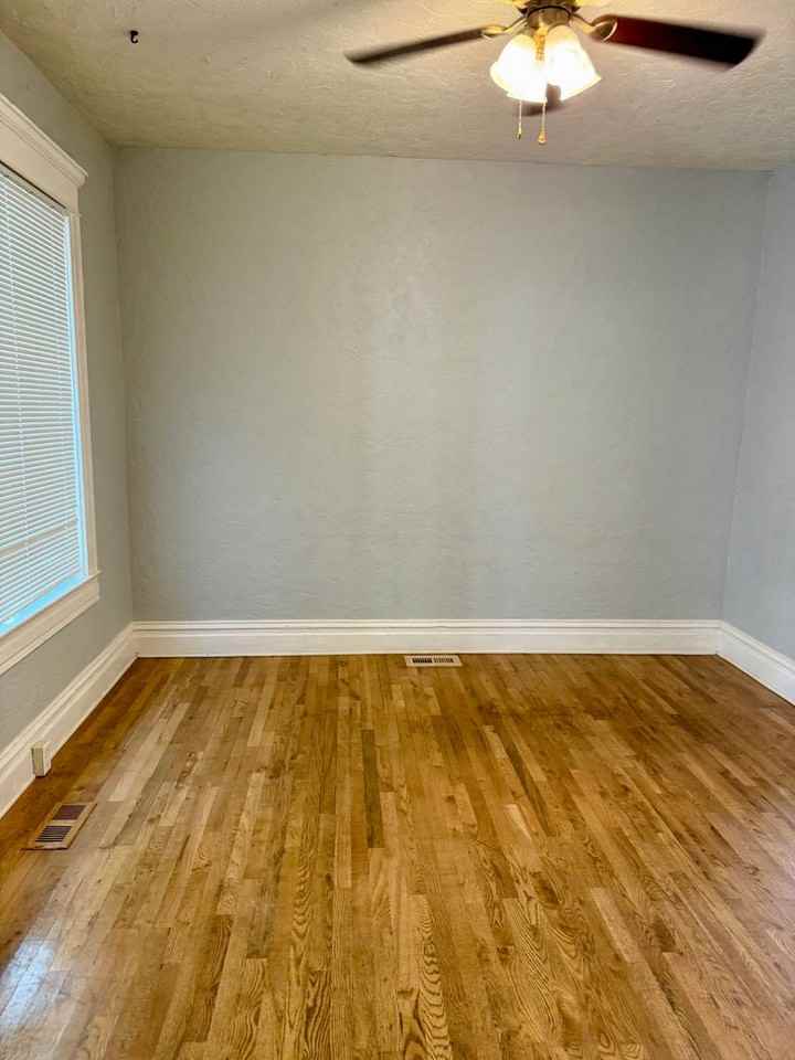 405 W Broad St - Photo 2 of 28