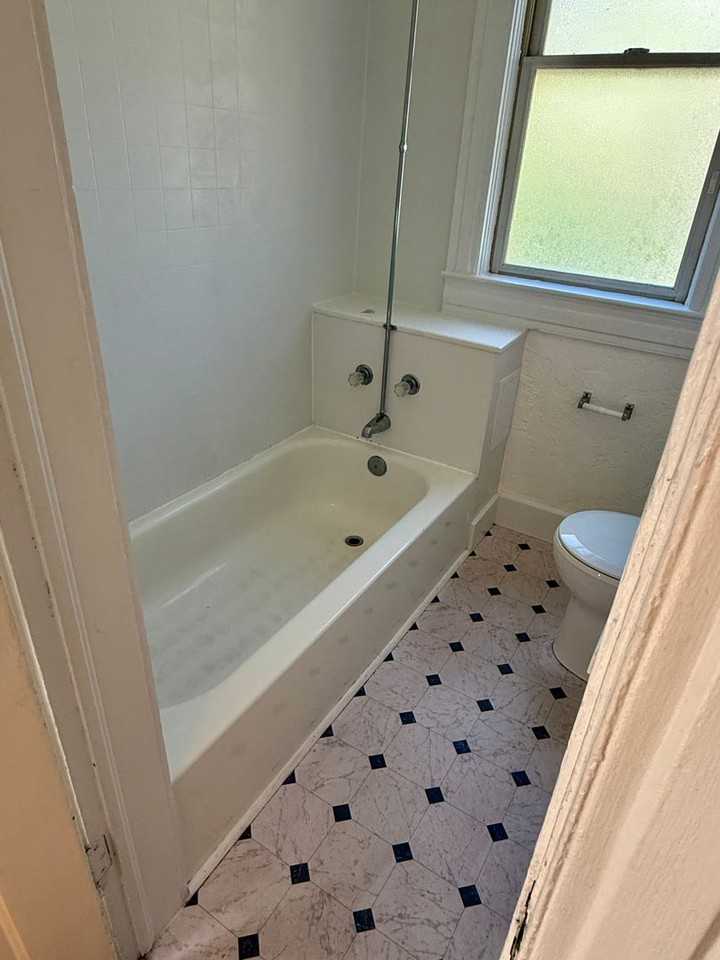 405 W Broad St - Photo 3 of 28