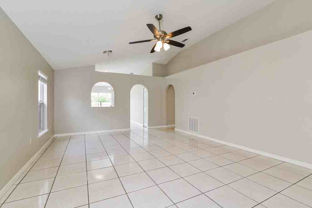 7666 Harbor Bend Cir - Photo 4 of 16