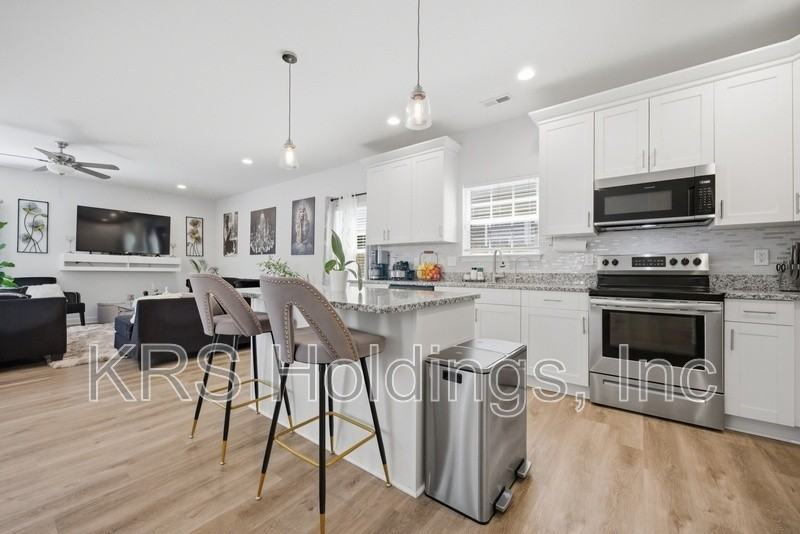 612 Smith St - Photo 4 of 17