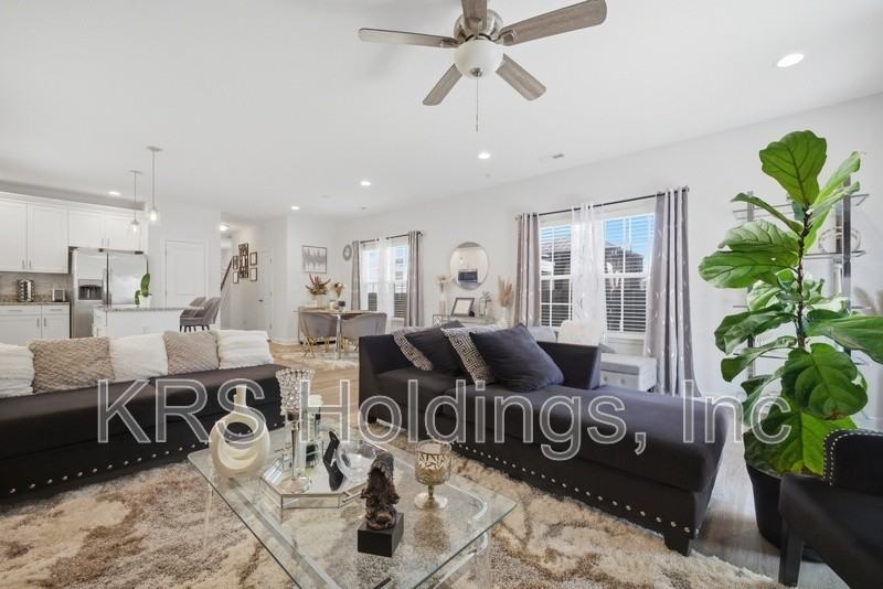 612 Smith St - Photo 5 of 17