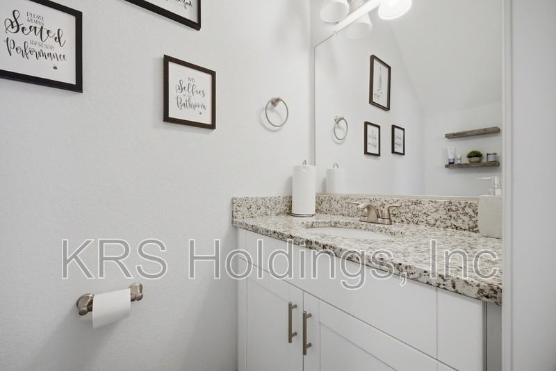 612 Smith St - Photo 6 of 17